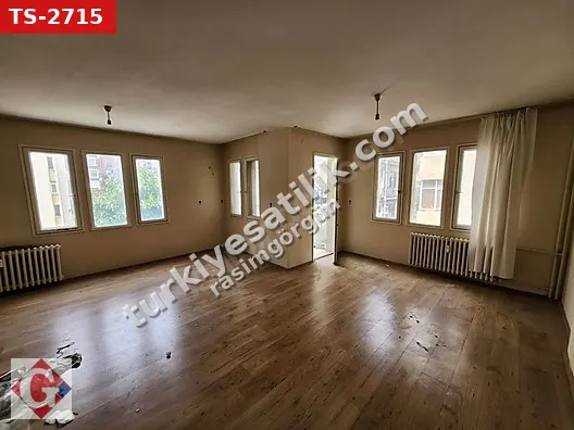 GÖRGÜN'DEN VALİ YOLU'NDA 3+1 150M2 KDB OTOPARKLI SATILIK DAİRE