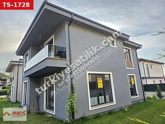 Sapanca Çayiçi'nde 4+1, 175m² Satılık Lüks Villa
